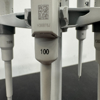 Eppendorf Research Plus Single Channel Pipettes and Stand image 3